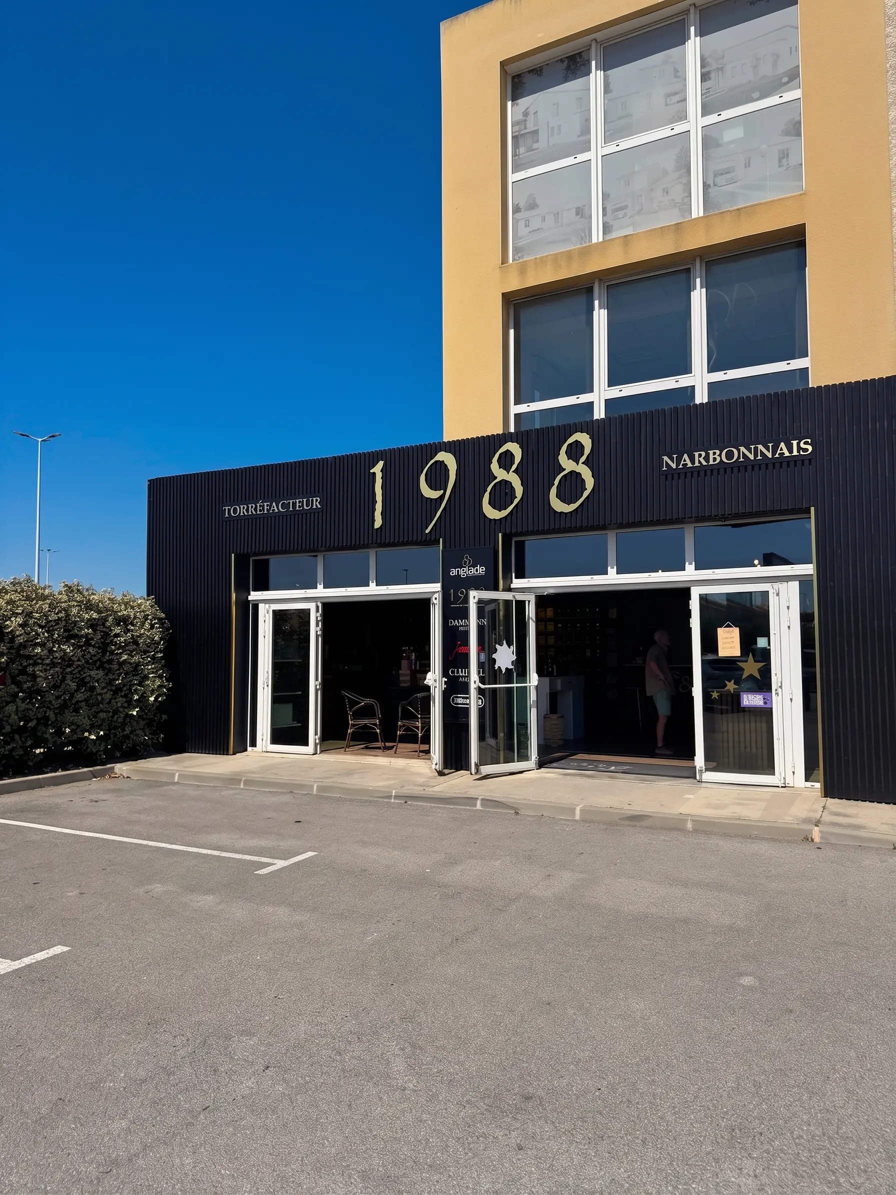 Façade showroom Café 1988 — Torréfacteur Narbonnais