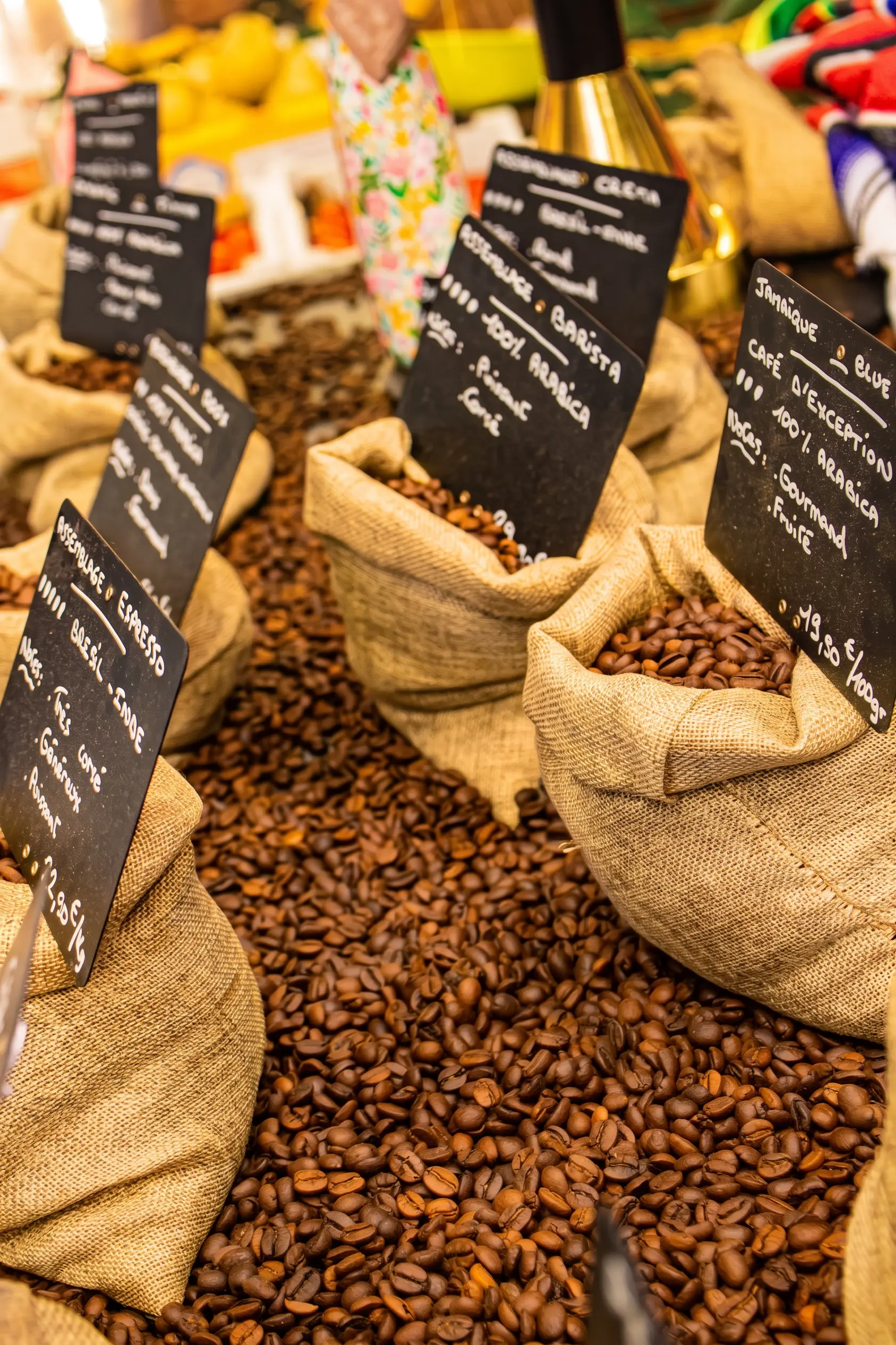 Sacs de café en grains avec ardoises — Café 1988