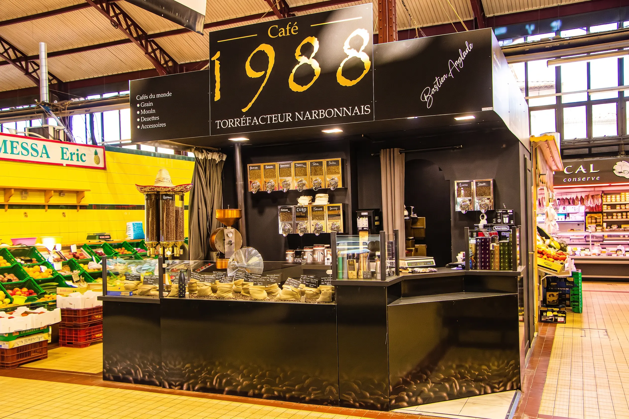 Stand Café 1988 aux Halles de Narbonne — vue frontale